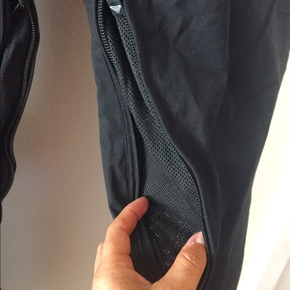 Roxy black endurance series snow pants. Medium - Picture 7 of 14